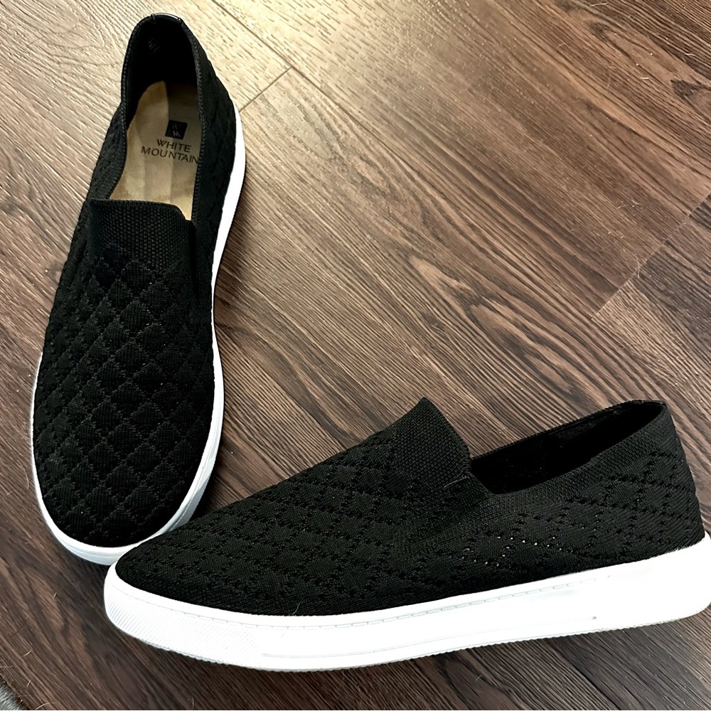 Women’s White Mountain slip on knit fabric sneakers shoes 9 M
